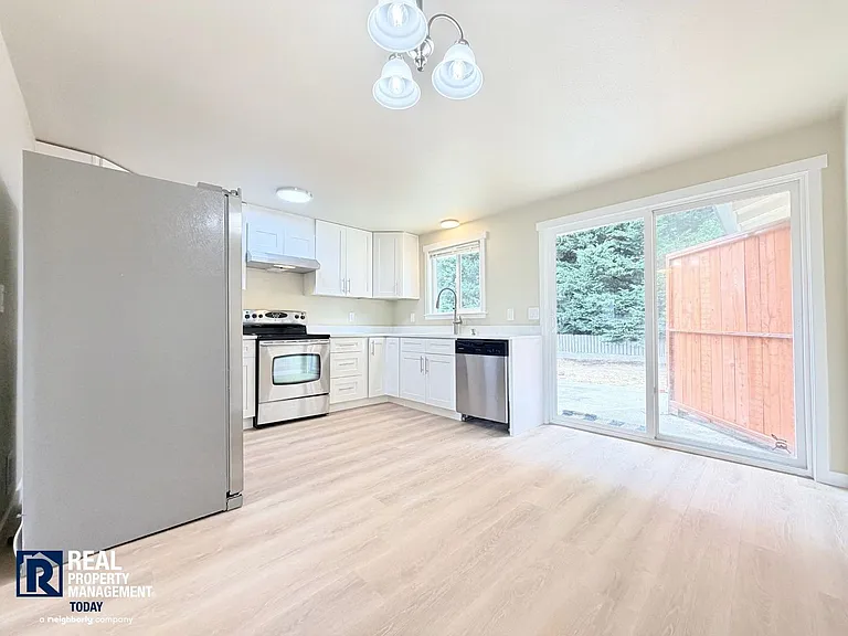 GM Legacy Properties LLC - Duplex (GOLD) — Photo 8