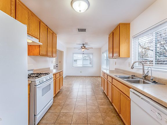 5th image of 639 E Pillsbury St
