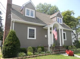 12 Center St, Pompton Plains, NJ 07444