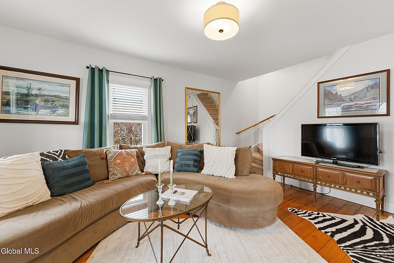 5th image of 76 Schuyler Street
