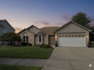 48649 Arnold Dr, Macomb, MI 48044