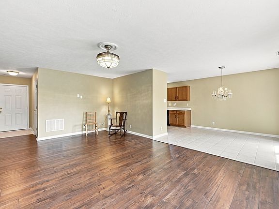 4th image of 1707 Brookview Dr