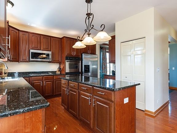 4th image of 1879 Apple Valley Dr