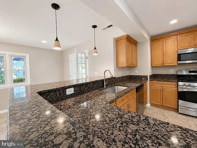 7411 Long Pine Dr — Photo 5