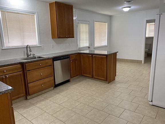3rd image of 1301 Oleta Ave