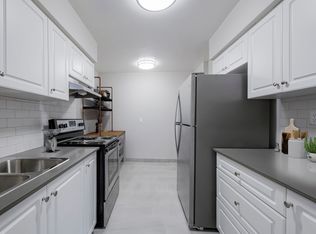 Crown Tower Apartments, Saint Catharines, ON L2T 3G9