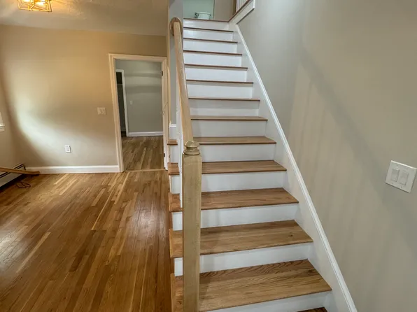 237 N Main St APT 3, Middleboro, MA 02346