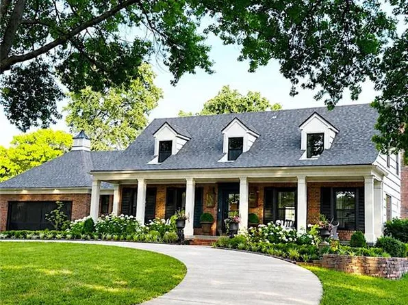 907 W 113th Ter, Kansas City, MO 64114