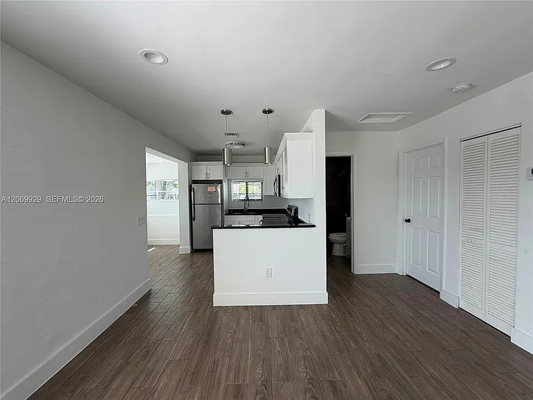 107 W Pembroke Rd — Photo 13