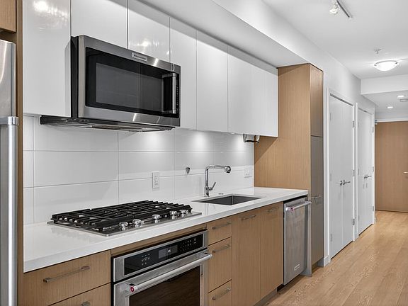 2nd image of 384 E 1st Ave #304