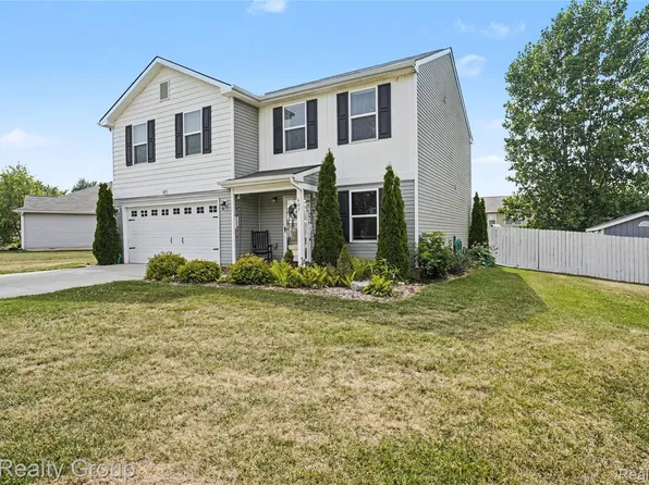 605 Rockway Dr, Linden, MI 48451