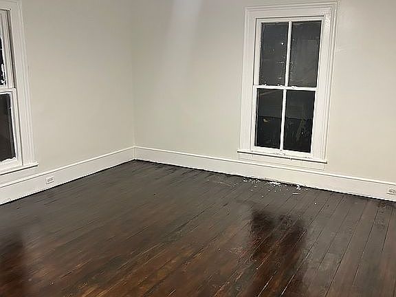 4th image of 821 Pearson St
