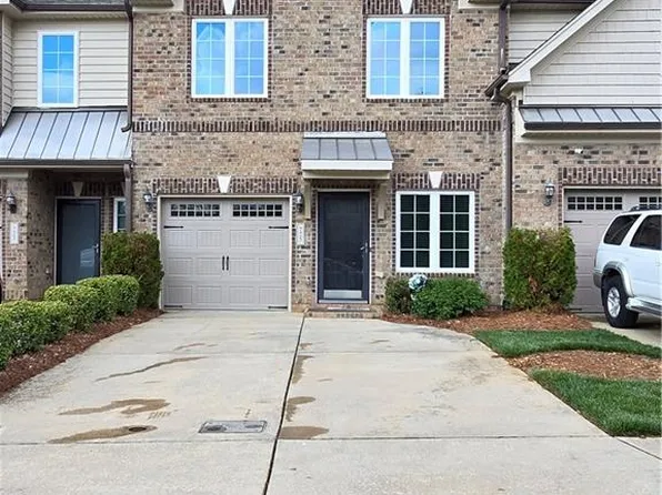 725 Piedmont Crossing Dr, High Point, NC 27265