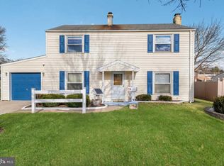 31 Turf Rd, Levittown, PA 19056