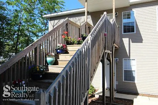 2 Square Apartment Homes — Photo 3