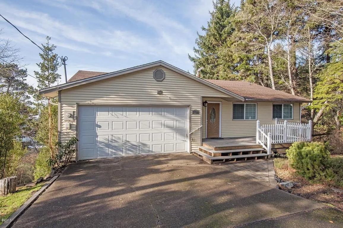 3529 NE Quay Ave photo 1