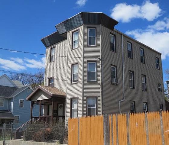 2nd image of 23 Webb St