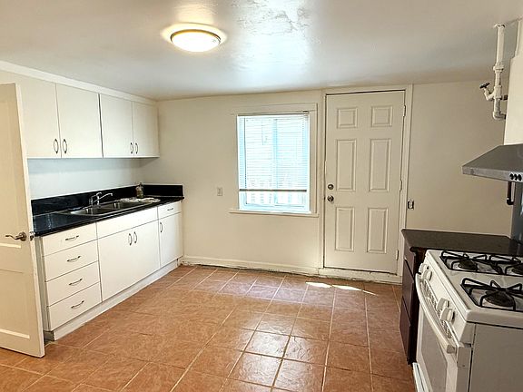 3rd image of 2304 Q St APT 2