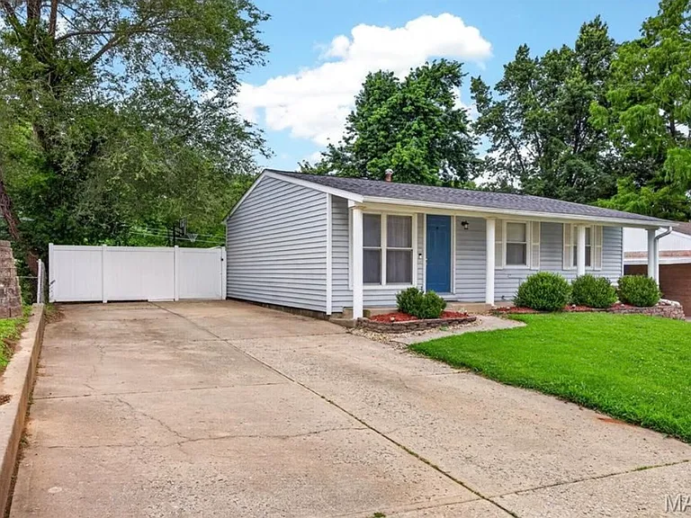 921 Gustane Dr — Photo 12