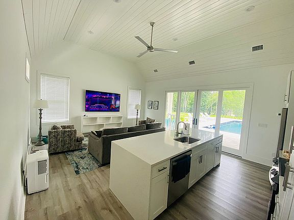 4th image of 6694 Hastings Ln