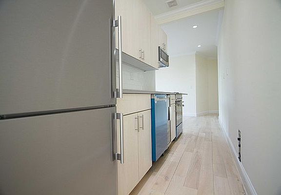 4th image of 920 Bushwick Ave #25