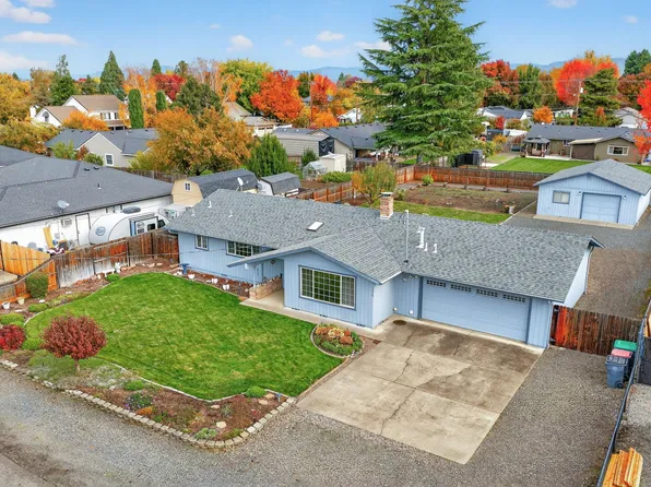 3496 Edella St, Central Pt, OR 97502