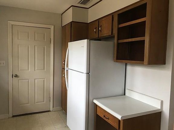 5th image of 2624 Canary Dr
