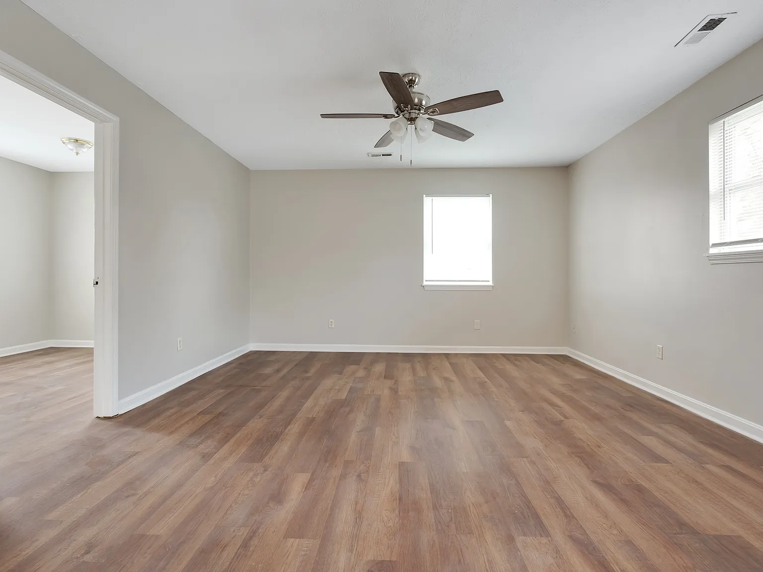3 bed, 923 sqft, $1,450 — Photo 4