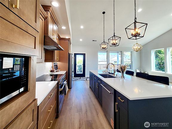 5th image of 552 Sand Dune Avenue SW