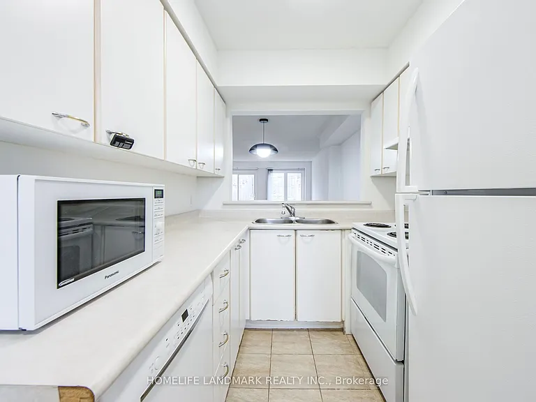 25 Warner Ave — Photo 5