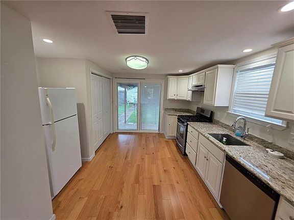 3rd image of 3927 Bauvais St