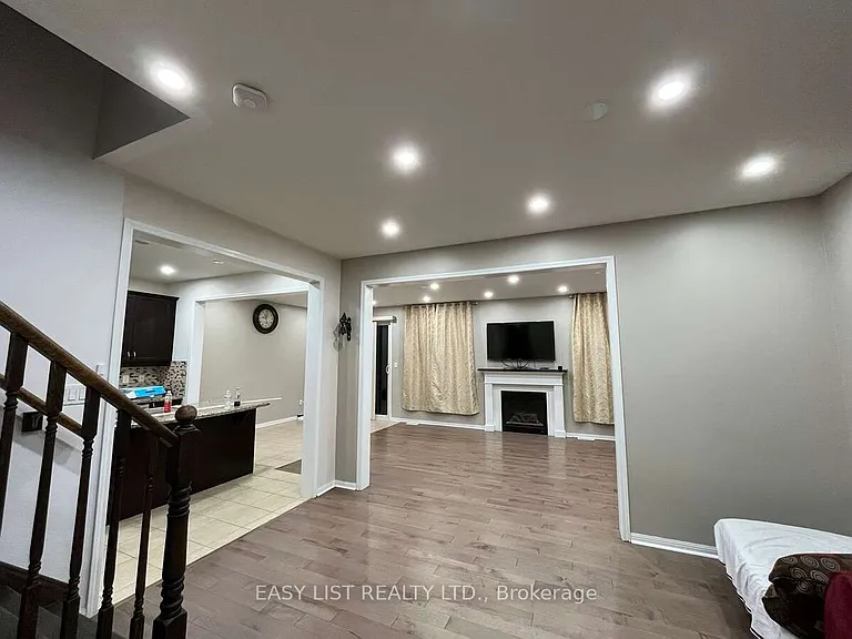 450 Cavanagh Ln — Photo 3
