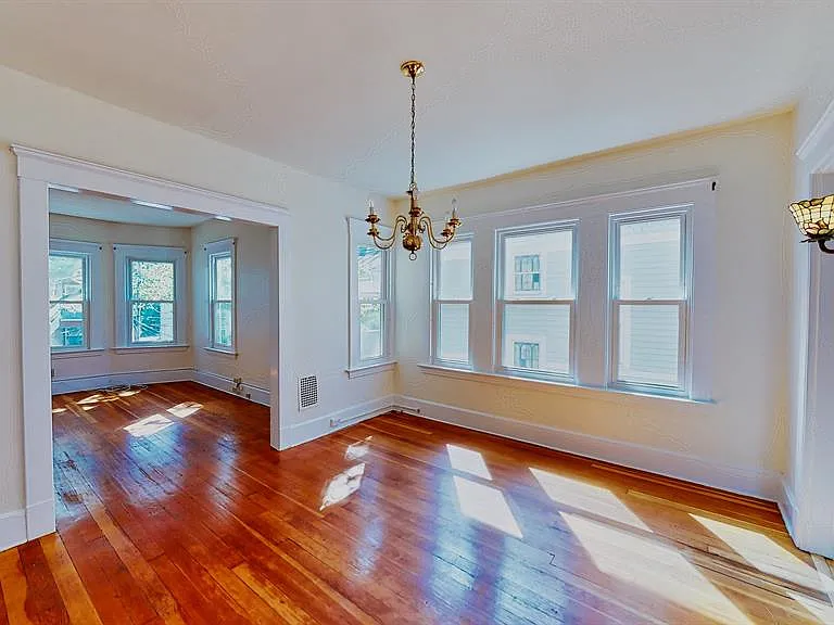 136 Mansfield St — Photo 11