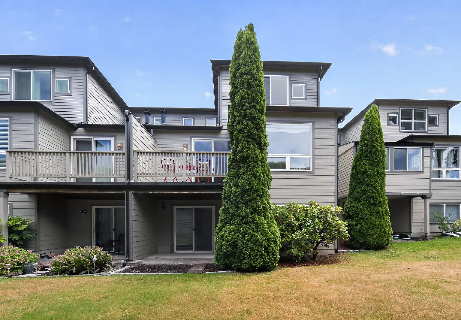 Just Remodeled! Minutes to downtown Kirkland 3 bedroom 3.5 bath! — Photo 2