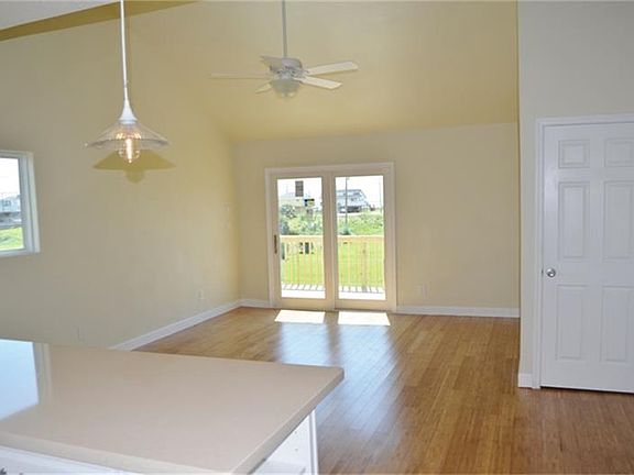3rd image of 4215 San Jacinto Dr