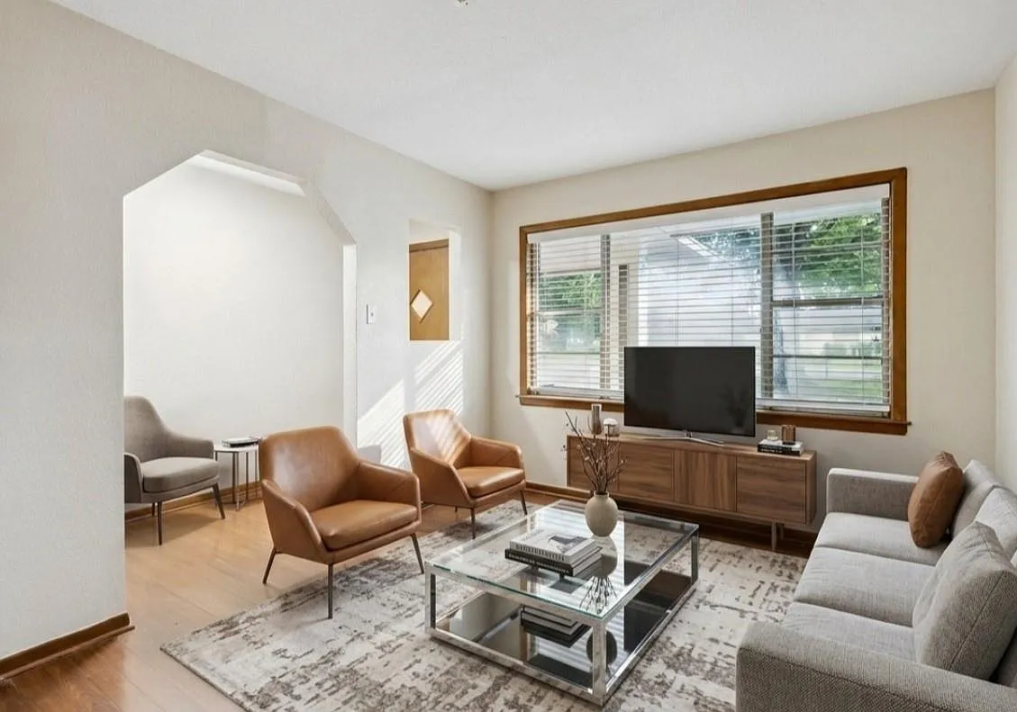 2 bed, 1.5 bath, 2004 sqft, $2,000 — Photo 3