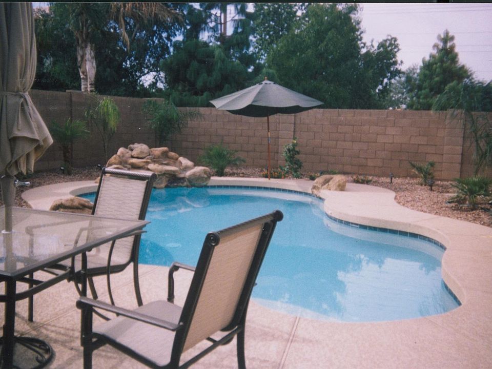 1st image of 1609 E Tremaine Ave
