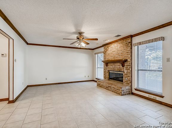 3rd image of 4531 Hawthorn Woods