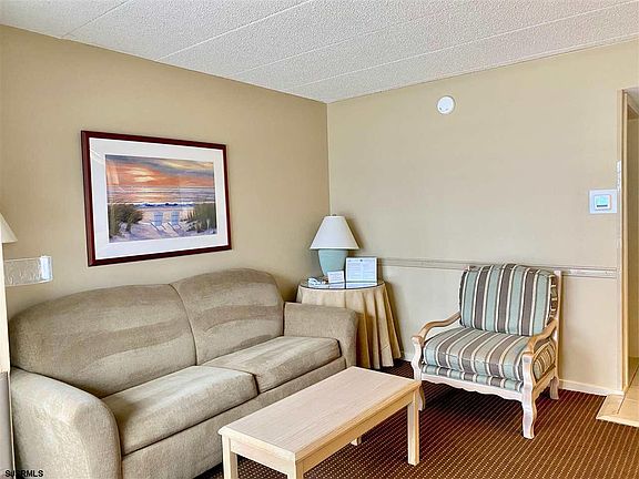 5th image of 801 10th St #257