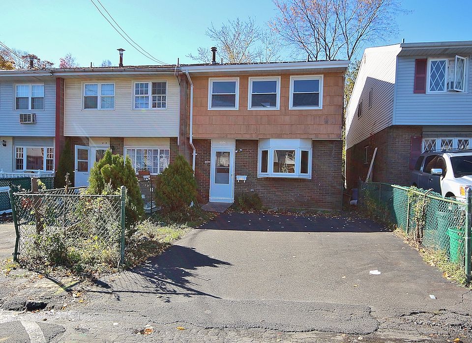 1st image of 120 Roosevelt Dr