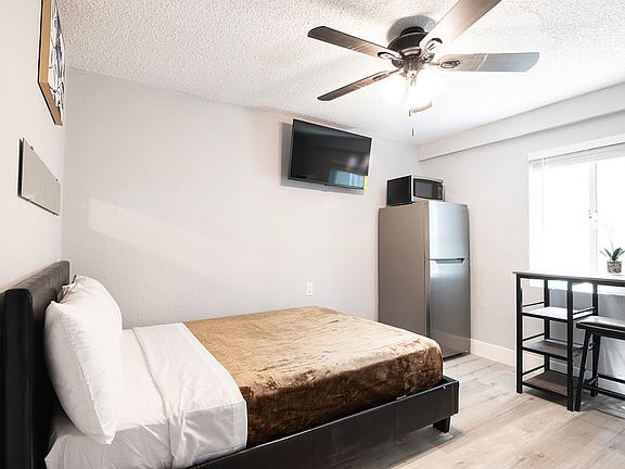 5th image of 930-932 Fraser Ave #12