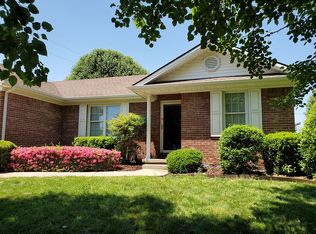 828 Pebblebrook Dr, Lebanon, KY 40033