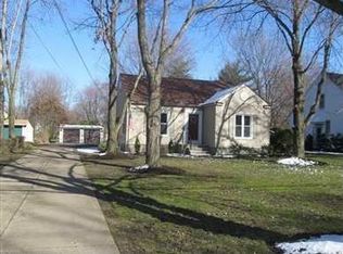 2215 Canterbury Rd, Westlake, OH 44145