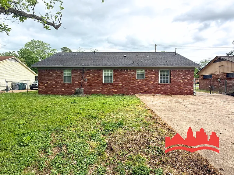 3521 Steele St — Photo 16