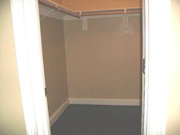 5th image of 617 High St APT G