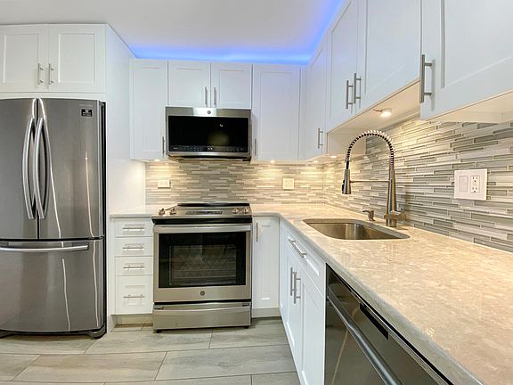 4th image of 2650 N Lakeview Ave APT 1408