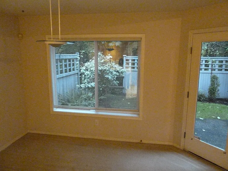 587 Elma Ave NE — Photo 6