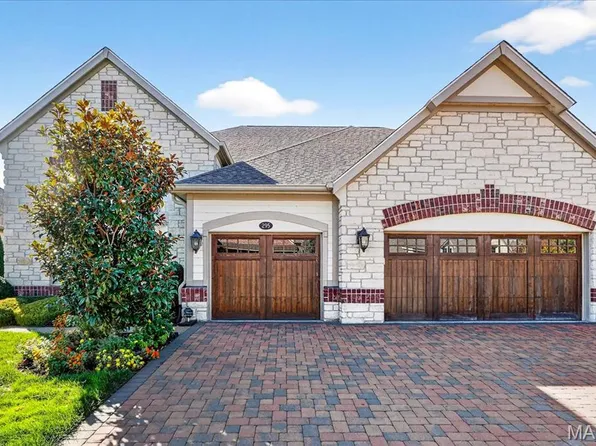 295 Meadowbrook Country Club Est, Ballwin, MO 63011