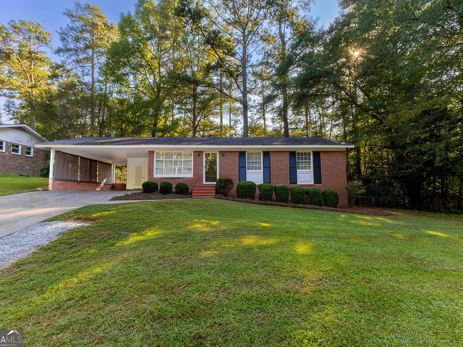 3 bed, 2.0 bath, 1270 sqft, $2,300 — Photo 2