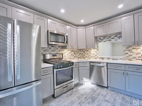 3rd image of 300 Palombi Ct